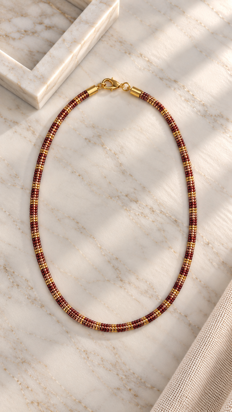 Collar Noelle — Borgoña y Dorado