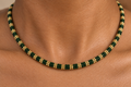 Collar Liora — Esmeralda y Dorado
